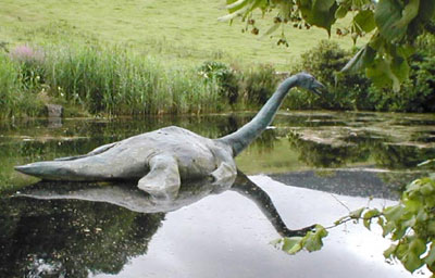 Loch Ness: una statua del “mostro”