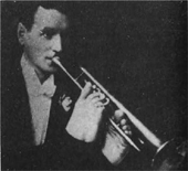 Carl Unthag, l'uomo senza braccia mentre suona la tromba servendosi dei piedi
